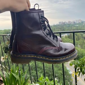 VEGAN LEATHER DR. MARTENS SIZE 8